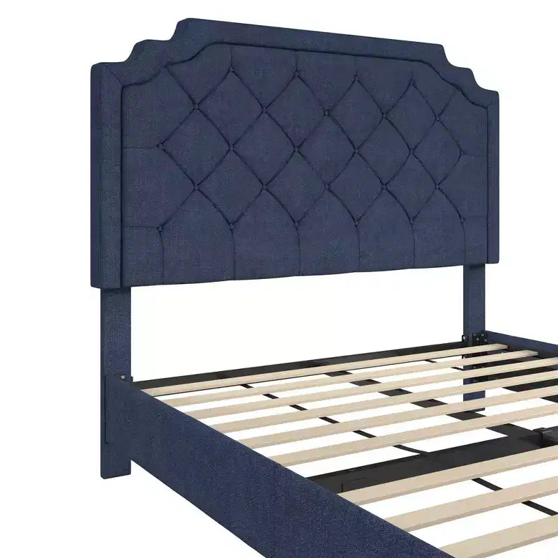 Letto con piattaforma imbottito Eloise con testiera trapuntata, nessuna rete a molle richiesta, Queen/King