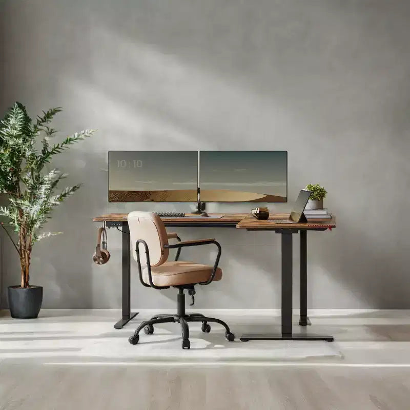 Scrivania, 160 x 120 cm. Scrivania ad angolo regolabile in altezza con prese di corrente e 2 pulsanti di memoria.