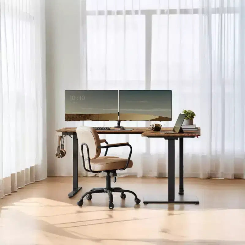 Scrivania, 160 x 120 cm. Scrivania ad angolo regolabile in altezza con prese di corrente e 2 pulsanti di memoria.