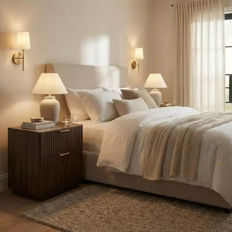 con Stazione di Ricarica, Comodino a 2 Cassetti con Design Scanalato e Prese USB per Camera da Letto Soggiorno
